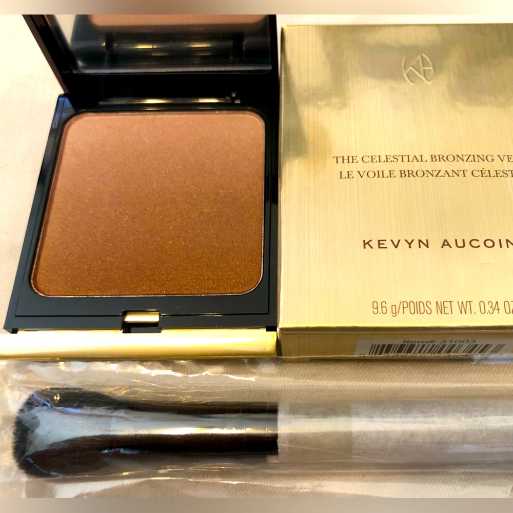 Kevyn Aucoin Tropical Nights bronzer and contour brush